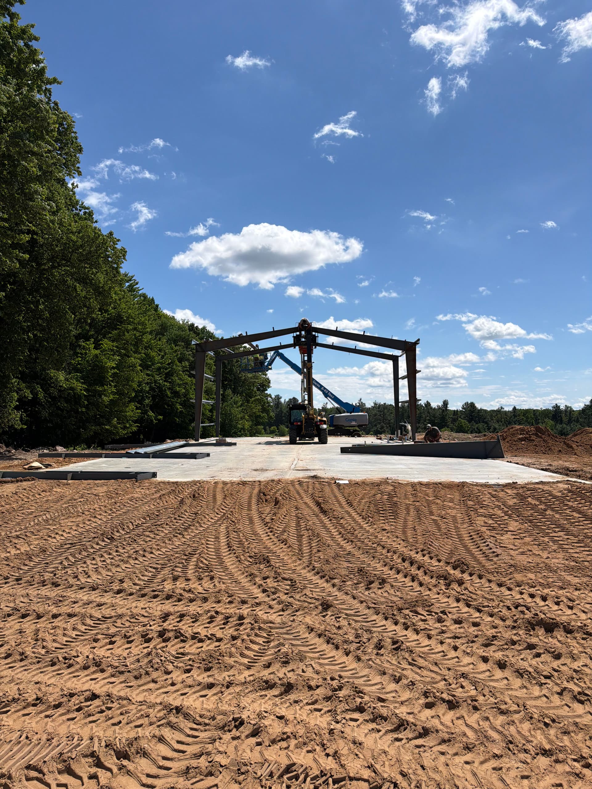 Gallery photos for 40x80 Metal Building Steel Frame Going Up: Image #3